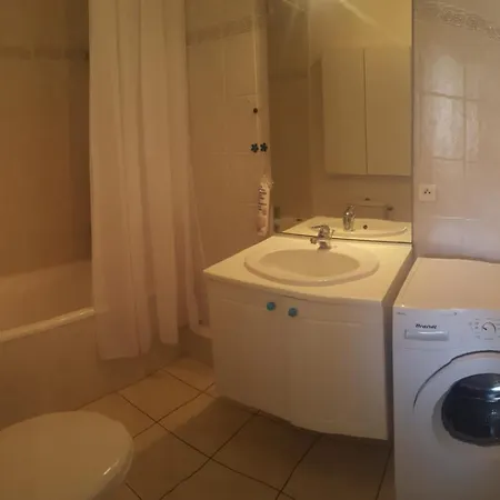 Apartment Soleil Et Commodite